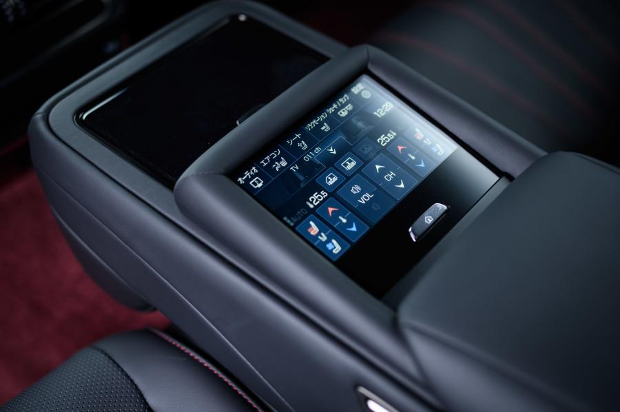 Детали интерьера Lexus LS500h 2017 года  (JP) (фото 24 из 35)